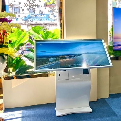 KIOSK tra cứu thông tin COMQ Q-KIOSK 5583TMT
