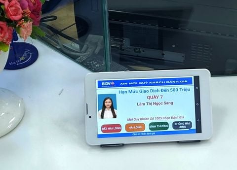 Thiết bị đánh gia hài lòng ComQ Q-Tab 1032 BMT_Le